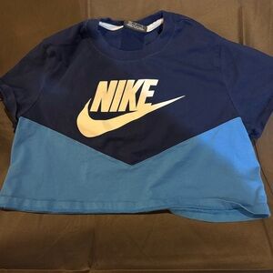 Women’s Nike Crop Top